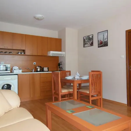 Efir Holiday Village דירה *