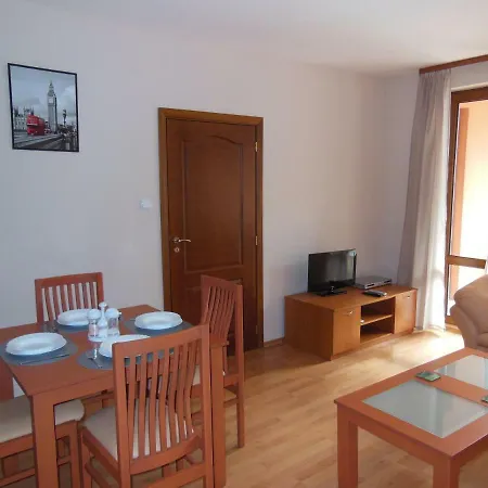 Efir Holiday Village Apartment